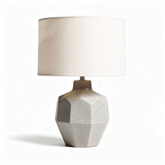 Lampa stołowa z ceramiczną podstawą w kształcie wielościanu 20 x 20 x 40cm z białym kloszem